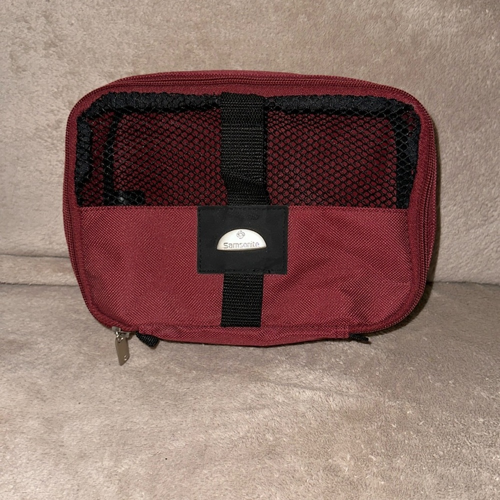 Samsonite red and black zippered bag 💕